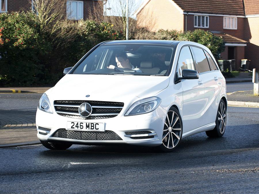  Mercedes-Benz B220 4Matic 2013 года  (UK) (фото 2 из 9)